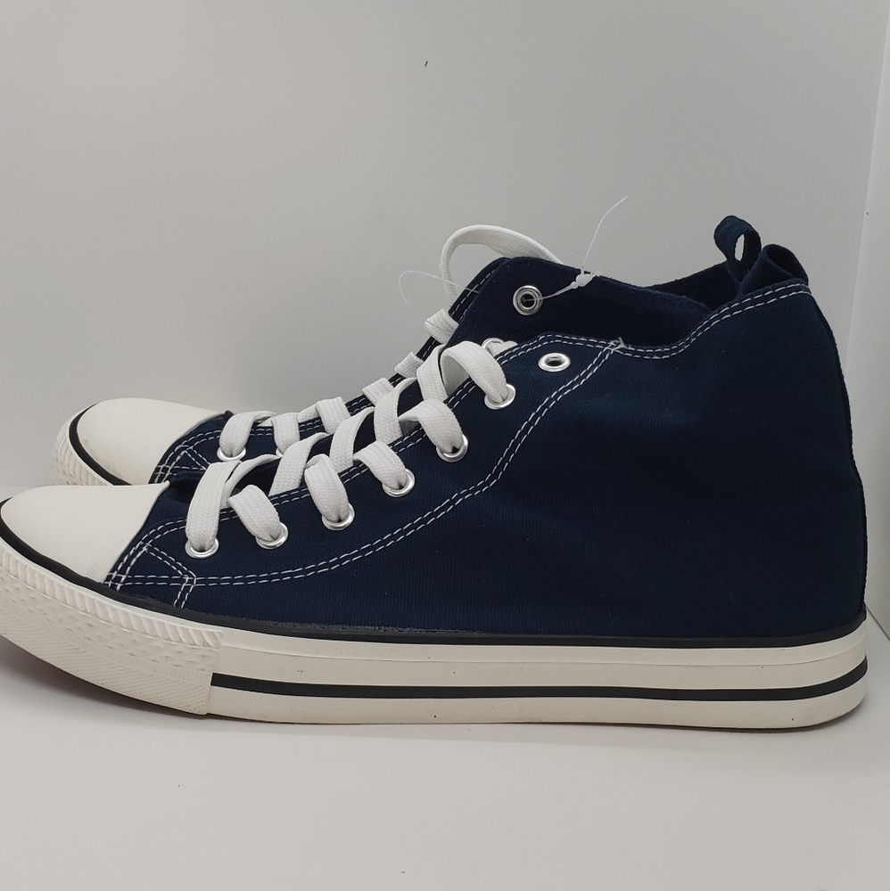 Shoe - Picture 2 of 4